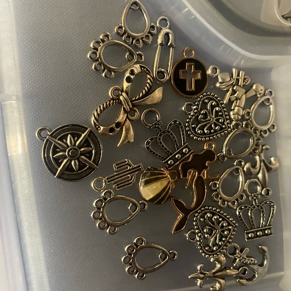 Mix of Assorted Silver & Gold Pendants / Jewelry Making Charms - Approx 20 Pc - Picture 3 of 3